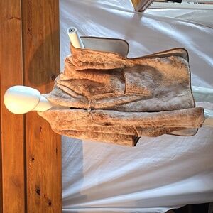 NWOT Super soft chic plush poncho/ruana one size tan with brown trim**